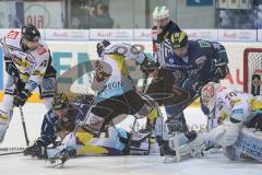 DEL - 6.Spiel - Playoff - ERC Ingolstadt - Krefeld Pinguine 2:7 - Jeff Likens (9) und rechts Thomas Greilinger (39)  am Tor