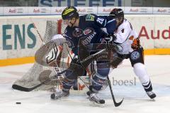 DEL - ERC Ingolstadt - Grizzly Adams Wolfsburg - Alexander Oblinger am Tor vorbei