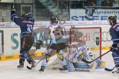 DEL - 6.Spiel - Playoff - ERC Ingolstadt - Krefeld Pinguine 2:7 - Derek Hahn (43)  mit dem 2:1 Tor Jubel