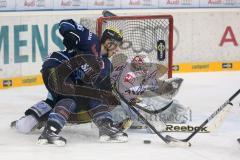 DEL - ERC Ingolstadt - Krefeld Pinguine - John Laliberte (15) umfährt das Tor