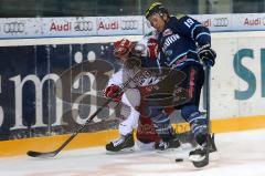 DEL - ERC Ingolstadt - Kölner Haie - Joe Motzko im Zweikampf