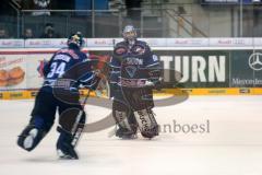 DEL - 6.Spiel - Playoff - ERC Ingolstadt - Krefeld Pinguine 2:7 - Torwart Torwart Markus Janka (60) macht Platz in den letzten Minuten für Torwart Ian Gordon (34) in seinem letzten Spiel