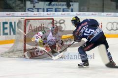 DEL - ERC Ingolstadt - Kölner Haie - John Laliberte mit einer Chance, Torwart Youri Ziffzer pariert