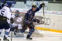 DEL - ERC Ingolstadt - Hamburg Freezers - TylerBouck knapp am Tor und erzielt das 1:0 Tor Jubel