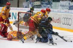 DEL - ERC Ingolstadt - Düsseldorf DEG - John Laliberte, Puck fliegt knapp aufs Tor und vorbei, Bobby Goepfert am Boden