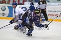 DEL - ERC Ingolstadt - Hamburg Freezers - Christoph Gawlik wird von den Kuven gehoben