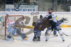 DEL - 6.Spiel - Playoff - ERC Ingolstadt - Krefeld Pinguine 2:7 - John Laliberte (15) vor dem Tor wird zu Boden geschubst