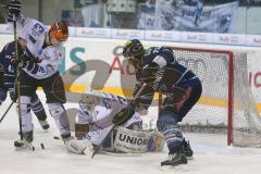 DEL - ERC Ingolstadt - Iserlohn Roosters - Sean O´Connor (73) vor dem Tor, trifft Puck nicht