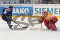 DEL - ERC Ingolstadt - Düsseldorf DEG - 5:0 - Thomas Greilinger mit dem 5:0 gegen Bobby Goepfert Tor Jubel