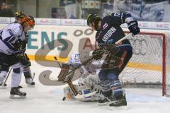 DEL - ERC Ingolstadt - Iserlohn Roosters - Sean O´Connor (73) vor dem Tor, trifft Puck nicht