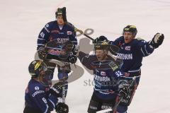 DEL - ERC Ingolstadt - Eisbären Berlin 4:2 - Michel Periard trifft zumr Führung 3:2, Patrick Hager und Alexander Sulzer jubeln, Tor