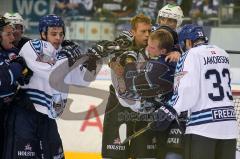 DEL - ERC Ingolstadt - Hamburg Freezers - Alexander Oblinger am Tor Schlägerei