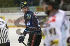 DEL - 6.Spiel - Playoff - ERC Ingolstadt - Krefeld Pinguine 2:7 - Joe Motzko (19) schimpft zum Schiedsrichter