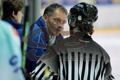 ERCI-Junioren-Ice Hogs Pfaffenhofen Trainer Thomas Krebs mit der Entscheidung der Schiedsrichter nicht zufrieden Foto: Juergen Meyer