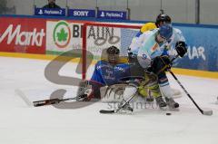 ERCI-Junioren-Ice Hogs Pfaffenhofen Marco Reinholz im Zweikampf Foto: Juergen Meyer