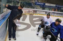 ERC Ingolstadt 1. Training -  Trainer Niklas Sundblad gibt Anweisungen - Foto: Jürgen Meyer