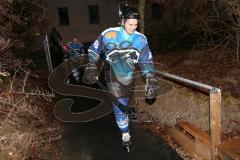 ERC Ingolstadt II - EHC Bayreuth - 4:3 - Container Kabine der zweiten Mannschaft des ERC Ingolstadt - nach dem Spiel muss das Team aus der Halle zum Container gehen