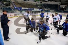 ERC Ingolstadt 1. Training -  Trainer Niklas Sundblad gibt Anweisungen - Foto: Jürgen Meyer