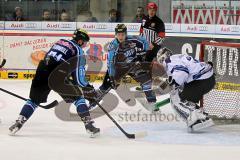 ERC Ingolstadt - Straubing Tigers - Travis Turnball (71) und Patrick Hager (52) mit einer Torchance -  Foto: Jürgen Meyer