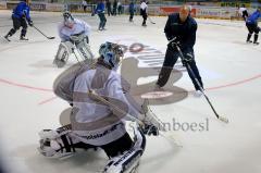 ERC Ingolstadt 1. Training -  Torwarttrainer Jonas Forsberg mit Markus Janka und Timo Pielmeier - Foto: Jürgen Meyer