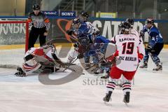 ERC Ingolstadt Damen - OSC Berlin -  Seiler Sara #32 - Becker Maritta #81ganz rechts - Geelhaar Lucie #13 mitte - Düsberg Marie Torhüterin Berlin - Foto: Jürgen Meyer