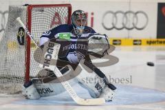 European Trophy - ERC Ingolstadt - Adler Mannheim - Torwart Timo Pielmeier (51) fängt den heranfliegenden Puck