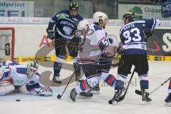 European Trophy - ERC Ingolstadt - Adler Mannheim - knapp am Tor Björn Barta (33) und hinten Eddy Rinke-Leitans (91)