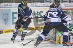 European Trophy 2013 - ERC Ingolstadt - EV Zug - knapp am Tor Tyler Bouck (12) und Greg Classen (79)