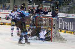 ERC Ingolstadt - Straubing Tigers - Björn Barta mit dem 3:1 Führungstreffer -  Torjubel der 3. Reihe - (33)Foto: Jürgen Meyer