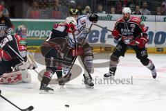 DEL - Playoff Finale - Kölner Haie KEC - ERC Ingolstadt - Robert Sabolic (25) am Tor von Torwart Danny aus den Birken