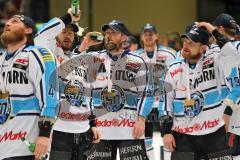 DEL - Playoff Finale - Kölner Haie KEC - ERC Ingolstadt - Deutscher Meister 2014 - Jubel und Erlösung, Jean-Francois Boucher (84) schüttet sich Bier über den Kopf, Derek Hahn (43) und Björn Barta (33)