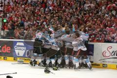 DEL - Playoff Finale - Kölner Haie KEC - ERC Ingolstadt - Das Spiel ist aus, Sieg Deutscher Meister Ingolstadt Jubel