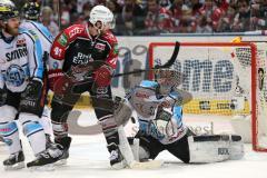 DEL - Playoff Finale - Kölner Haie KEC - ERC Ingolstadt - Torwart Timo Pielmeier (51) im Tor eine Wand