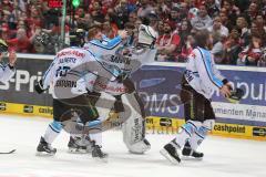 DEL - Playoff Finale - Kölner Haie KEC - ERC Ingolstadt - Deutscher Meister 2014 - Sieg Meister Christoph Gawlik (11) jubelt mit Torwart Timo Pielmeier (51)