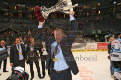 DEL - Playoff Finale - Kölner Haie KEC - ERC Ingolstadt - Ingolstadt ist Deutscher Meister Feier Cheftrainer Niklas Sundblad