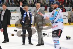 DEL - Playoff Finale - Kölner Haie KEC - ERC Ingolstadt - Deutscher Meister 2014 - Neuer und alter Oberbürgermeister Ingolstadt Christian Lösel und Alfred Lehmann auf dem Eis bei der Mannschaft