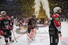 DEL - Playoff Finale - Kölner Haie KEC - ERC Ingolstadt - Deutscher Meister 2014 - Köln als Verlierer fährt bei der Feier vom Eis, mitte Torwart Danny aus den Birken