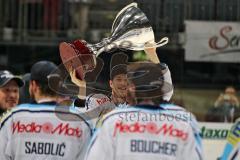 DEL - Playoff Finale - Kölner Haie KEC - ERC Ingolstadt - Deutscher Meister 2014 - Pokal Jubel Fans Benedikt Schopper (10)