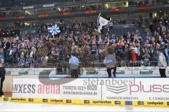 DEL - Playoff Finale - Kölner Haie KEC - ERC Ingolstadt - Deutscher Meister 2014 - Jubel Feier Fans Fahnen