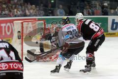 DEL - Playoff Finale - Kölner Haie KEC - ERC Ingolstadt - Björn Barta (33) knapp am Tor von Torwart Danny aus den Birken