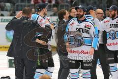 DEL - Playoff Finale - Kölner Haie KEC - ERC Ingolstadt - Deutscher Meister 2014 - Sieg Meister Jubel Cheftrainer Niklas Sundblad links bekommt den Sekt über den Kopf von Benedikt Schopper (10), mitte Thomas Greilinger (39)