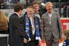 DEL - Playoff Finale - Kölner Haie KEC - ERC Ingolstadt - Deutscher Meister 2014 - Jubel Medaillenübergabe an Claus Gröbner durch Christian Lösel