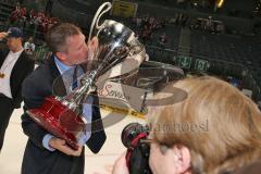 DEL - Playoff Finale - Kölner Haie KEC - ERC Ingolstadt - Ingolstadt ist Deutscher Meister Feier Cheftrainer Niklas Sundblad