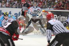 DEL - Playoff Finale - Kölner Haie KEC - ERC Ingolstadt - Torwart Timo Pielmeier (51) im Tor eine Wand