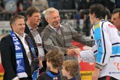 DEL - Playoff Finale - Kölner Haie KEC - ERC Ingolstadt - Deutscher Meister 2014 - Jubel Medaillenübergabe an Tyler Bouck (12) durch Oberbürgermeister Alfred Lehmann und Christian Lösel