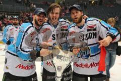 DEL - Playoff Finale - Kölner Haie KEC - ERC Ingolstadt - Deutscher Meister 2014 - Pokal Cup Travis Turnbull (71) Ziga Jeglic (13) und Robert Sabolic (25)