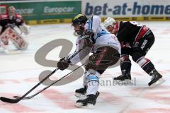 DEL - Playoff Finale - Kölner Haie KEC - ERC Ingolstadt - Thomas Greilinger (39) im Zweikampf