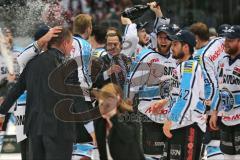 DEL - Playoff Finale - Kölner Haie KEC - ERC Ingolstadt - Deutscher Meister 2014 - Sieg Meister Jubel Cheftrainer Niklas Sundblad bei der Mannschaft auf dem Eis mit Co-Trainer Petri Liimatainen