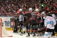 DEL - Playoff Finale - Kölner Haie KEC - ERC Ingolstadt - Schlägerei am Kölner Tor