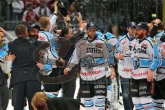 DEL - Playoff Finale - Kölner Haie KEC - ERC Ingolstadt - Deutscher Meister 2014 - Sieg Meister Jubel Cheftrainer Niklas Sundblad bei der Mannschaft auf dem Eis mit Co-Trainer Petri Liimatainen